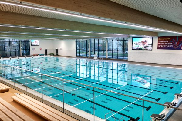 50-meterbad nieuwe welle.jpg